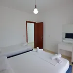 Lägenhetshotell Genci 4*